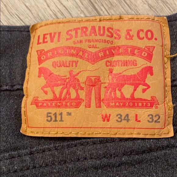 Men’s Straight Leg Levi’s - Picture 2 of 4